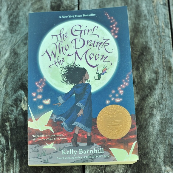 The Girl Who Drank the Moon Book by Kelly Barnhill Young Readers - Picture 1 of 5
